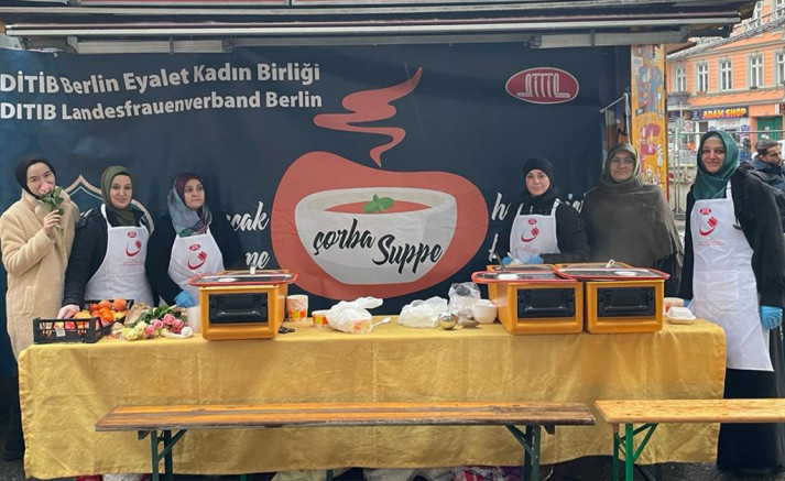 DİTİB Berlin Eyalet Kadın Birliği'nden, evsizlere ve ihtiyaç sahiplerine çorba ikramı