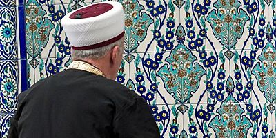 Almanya yabancı imamlara dil şartı getirmeyi planlıyor