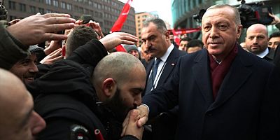 Erdoğan, Almanya'da yaşayan Türkler tarafından sevgi gösterisinde bulunuldu 