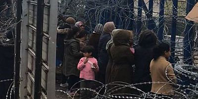 Sığınmacı kadın ve çocuklar Yunan sınır kapısı önünde eylem yaptı 
