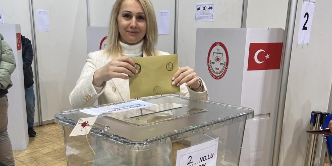 Yurt dışında ve sınır kapılarında oy verme işlemi başladı