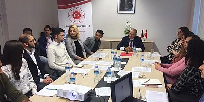 Essen Başkonsolosu Cebeci, öğrencilere Dışişleri Bakanlığındaki kariyer imkanları hakkında bilgiler verdi  